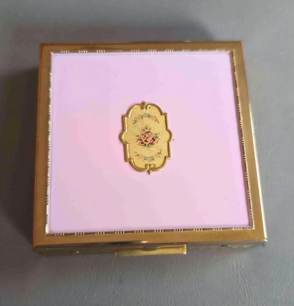 VINTAGE COMPACTS