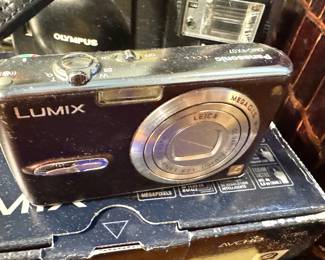 * Panasonic Lumix Compact Digital Camera with Leica Lens