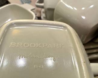 Brookpark Modern Design B-6 Mid-Century Melmac Dinnerware Set with Handled Bowls & Square Plates