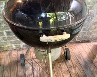 Weber Original Kettle Charcoal Grill with Lid & Wheels