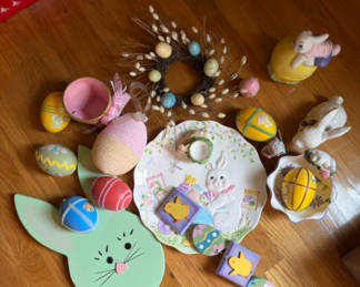 Lot 133: Easter Items