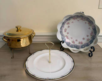 Lot 108: Hall & Royal Doulton - Entertaining Items