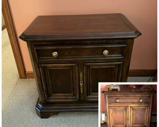Lot 148: Nightstands - Set of 2