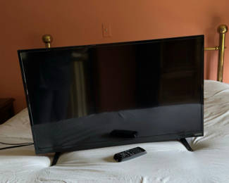 Lot 110: Vizio 32 Inch Television With Remote