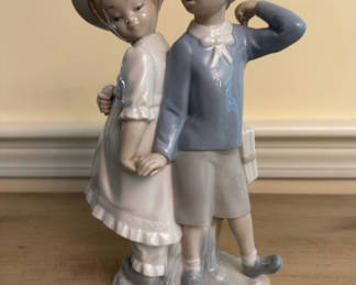 Lot 116: Lladro - “Puppy Love” Figurine