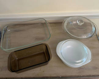 Lot 131: Vintage Pyrex Lot
