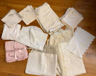 Lot 134: Vintage Linen Lot