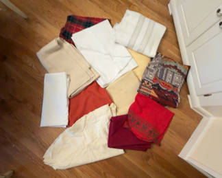 Lot 143: Linen Lot - Tablecloths