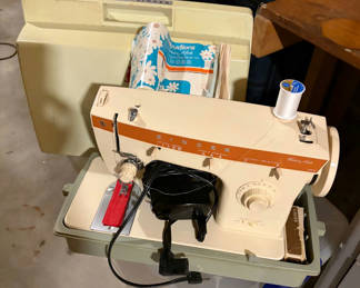 Lot 82: Vintage Singer Sewing Machine and Sewing Lot
