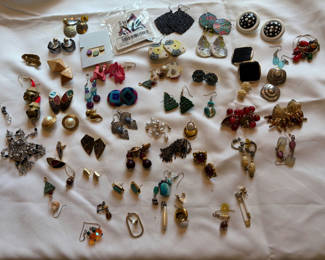 Lot 8: Lots of Earrings!