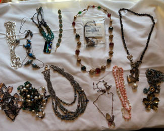 Lot 9: Costume Jewelry Lot