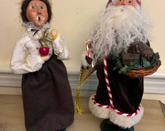 Lot 6: 2 Byer’s Choice Carolers