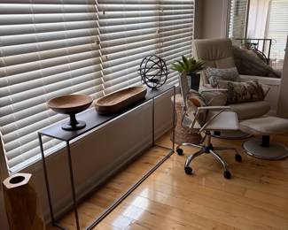 Entry table and wood decor