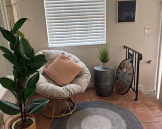 Papasan Chair, Rug, decor