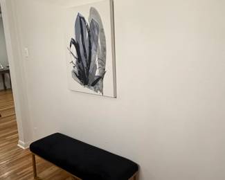 Beauty bench & wall decor
