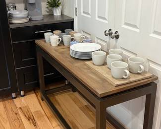 Entry/buffet table, coffee mugs, plate set