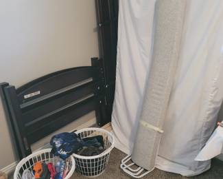 Twin Kidds Bed w/ Mattress,