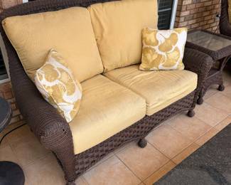Complete set of patio furn by Summer Classic