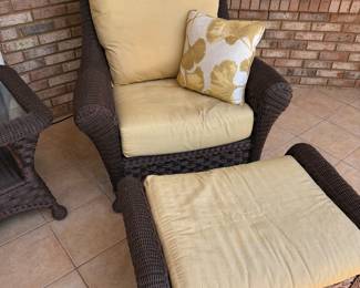 Has sunbrella fabric