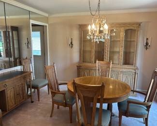 China cabinet 70x19x80,