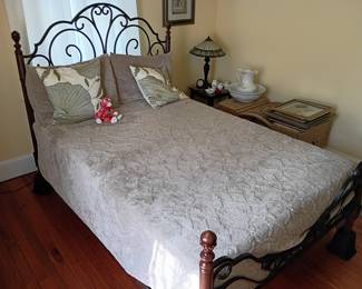 Metal bed frame