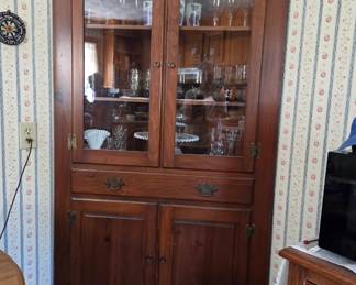 Corner cupboard