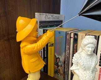 Vintage Avon 'Tug-A-Brella' Figural Cologne Decanter