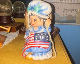 Vintage 1976 Fred Roberts Co. Betsy Ross Music Box Figurine