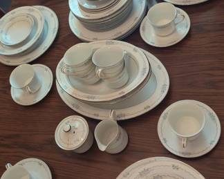 Style House Fine China - Corsage Pattern