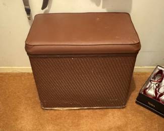 Vintage Pearl-Wick Woven Wicker Laundry Hamper with Padded Vinyl Lid