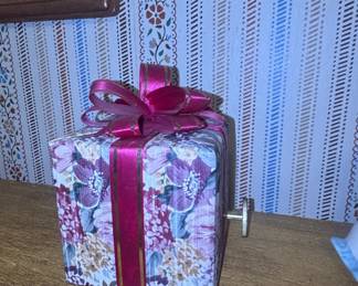 Pretti Pak Floral Gift Box Music Box