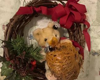 Boyds Bears "Bearwear" Plush Bear and Beehive Wreath
