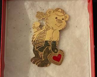 Vintage Gold-Tone Teddy Bear Brooch with Red Enamel Heart and Flower
