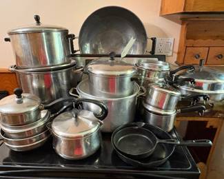 Cookware & Cast Iron Skillets 