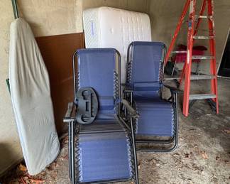 Gravity Chairs 