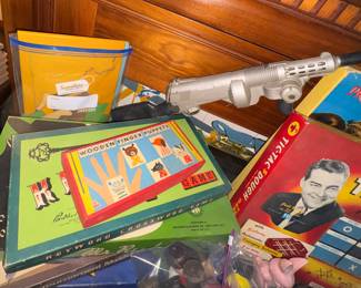 Vintage Games & Wooden Puzzles