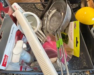 Kitchen Gadget Bundle Vacu Vin Wine Saver and Chefn Twistn Sprout