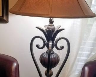 Traditional table lamp