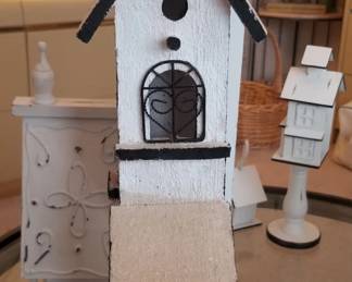 Decorative birdhouse