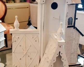 Decorative birdhouse