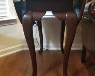 Queen Anne style drop-leaf side table