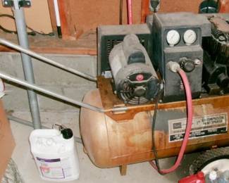 AIR COMPRESSOR