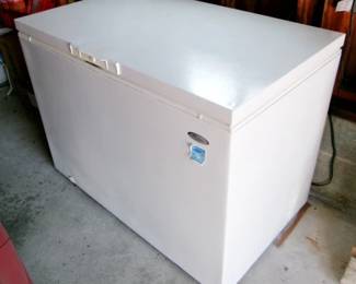 CHEST FREEZER
