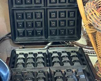 Munsey Belgian Waffler Four-Square Waffle Maker