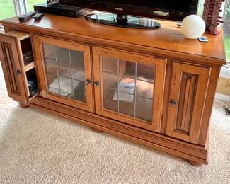 Large Traditional Wood Media Console / Entertainment Cabinet with Leaded-Style Glass Doors & Side Storage
