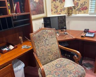 Traditional Wood Swivel-Tilt Executive Office Armchair with Persian Rug-Style Upholstery & Casters