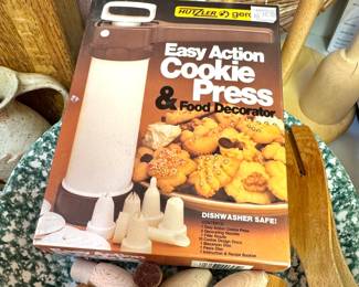 Hutzler Easy Action Cookie Press & Food Decorator, Boxed