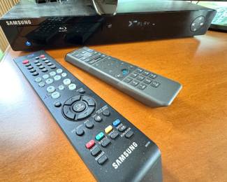 Samsung BD-P1500 Blu-ray Player with Remote