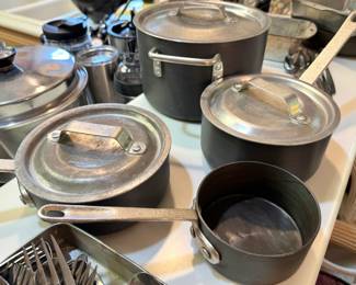 Commercial Aluminum Cookware Co. Professional Restaurant Saucepan/Pot with Lid
