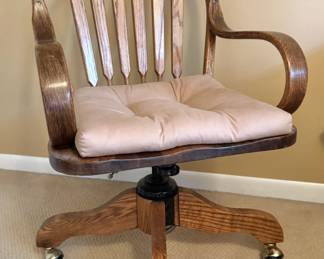 Oak Banker’s Swivel Office Armchair with Arrow Spindle Back & Rolling Base